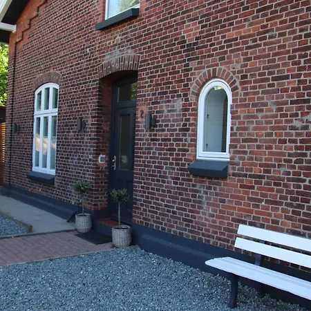 Altes Bahnhofsvorsteherhaus Husum  Exterior photo